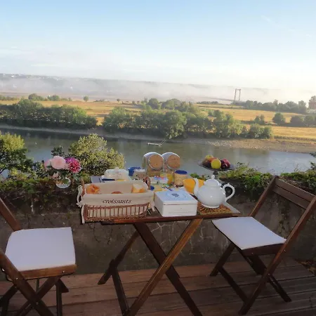 Guest house Aux Lumieres De Loire Saint-Florent-le-Vieil