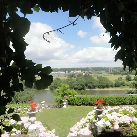 Aux Lumieres De Loire Gasthof